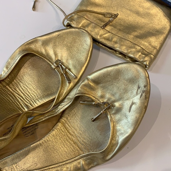 Flats to go - Picture 1 of 7